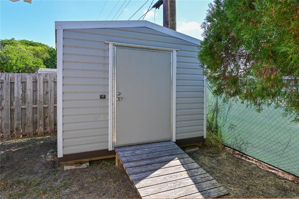 На продажу: $329,000 (2 спален, 2 ванн, 988 Квадратных фут)