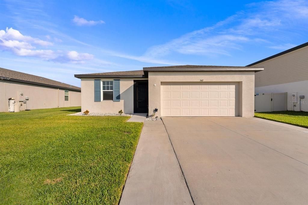 For Sale: $349,999 (3 beds, 2 baths, 1679 Square Feet)