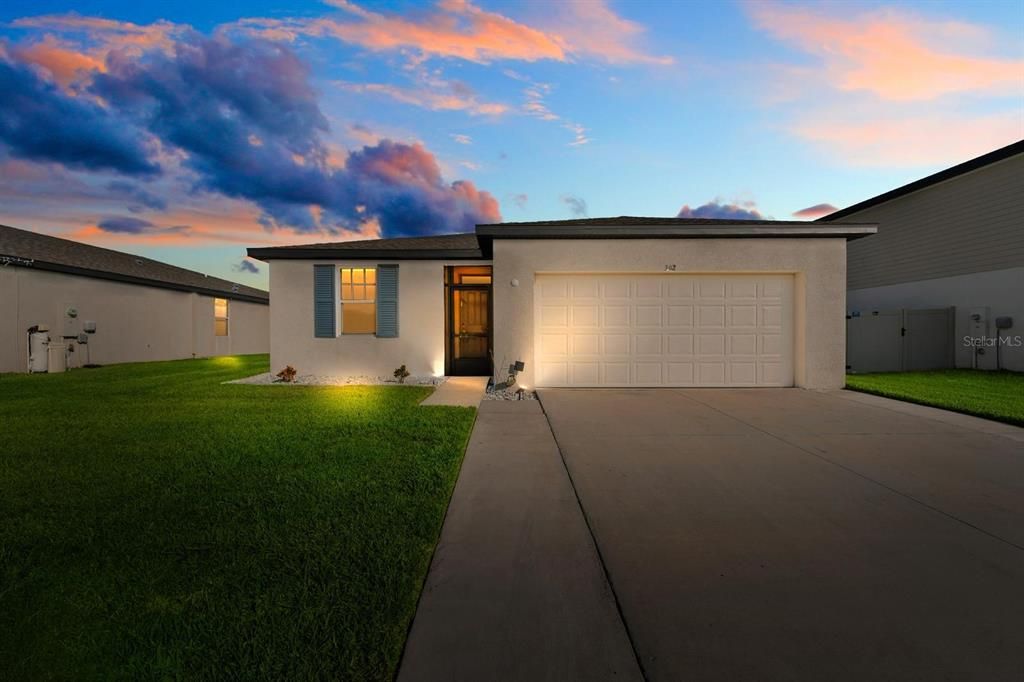 For Sale: $349,999 (3 beds, 2 baths, 1679 Square Feet)