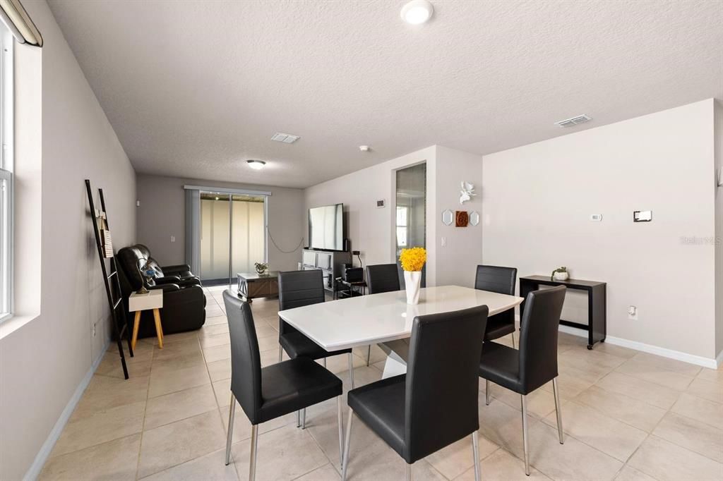 For Sale: $349,999 (3 beds, 2 baths, 1679 Square Feet)