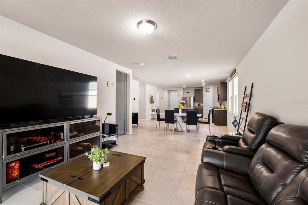 For Sale: $349,999 (3 beds, 2 baths, 1679 Square Feet)