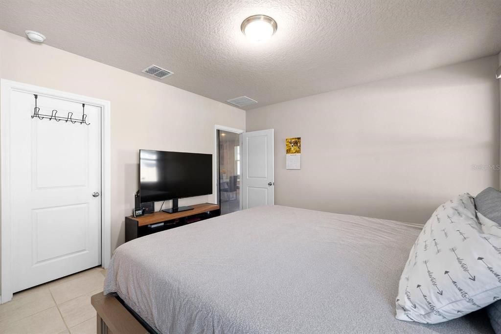 For Sale: $349,999 (3 beds, 2 baths, 1679 Square Feet)