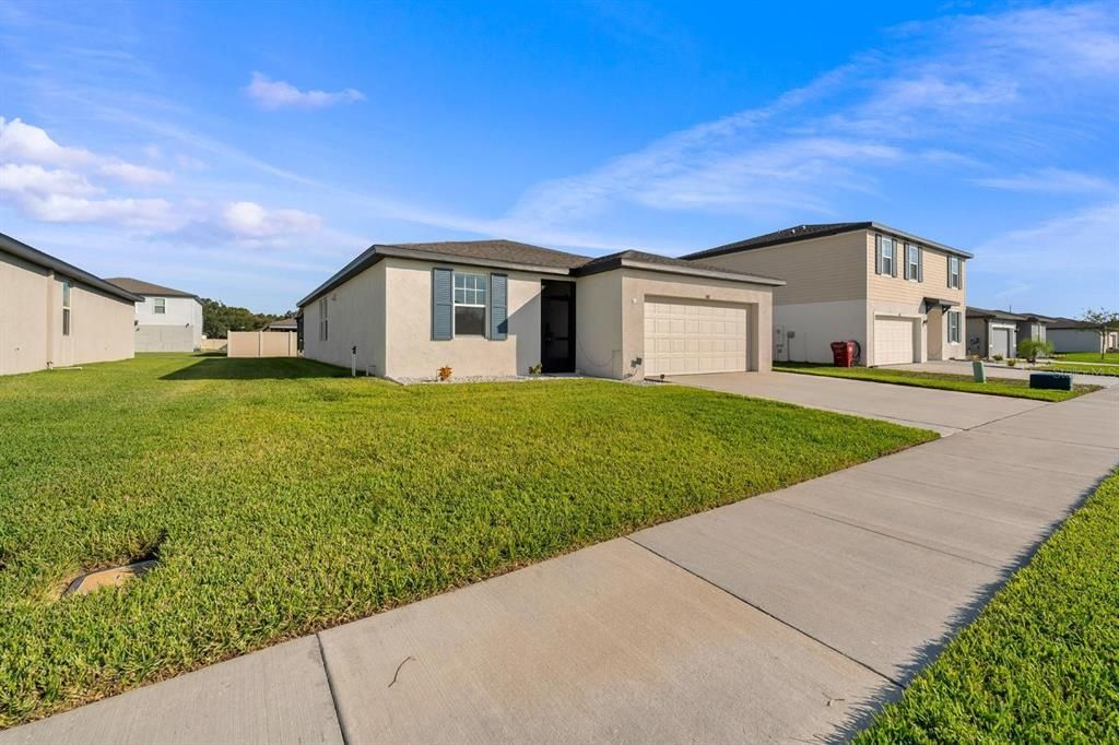 For Sale: $349,999 (3 beds, 2 baths, 1679 Square Feet)