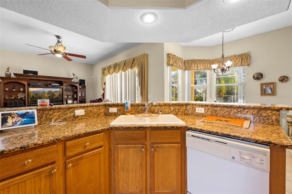 待售: $450,000 (4 贝兹, 2 浴室, 2412 平方英尺)