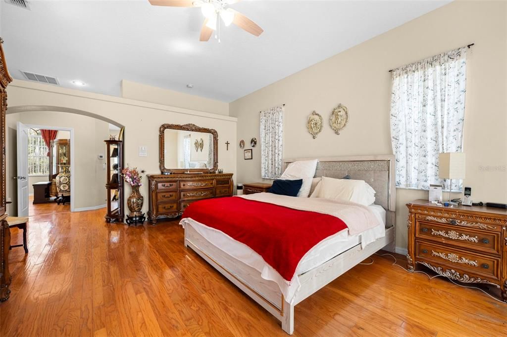 待售: $450,000 (4 贝兹, 2 浴室, 2412 平方英尺)