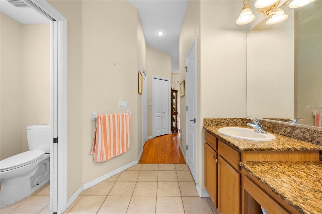 待售: $450,000 (4 贝兹, 2 浴室, 2412 平方英尺)