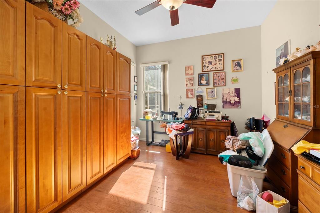 待售: $450,000 (4 贝兹, 2 浴室, 2412 平方英尺)