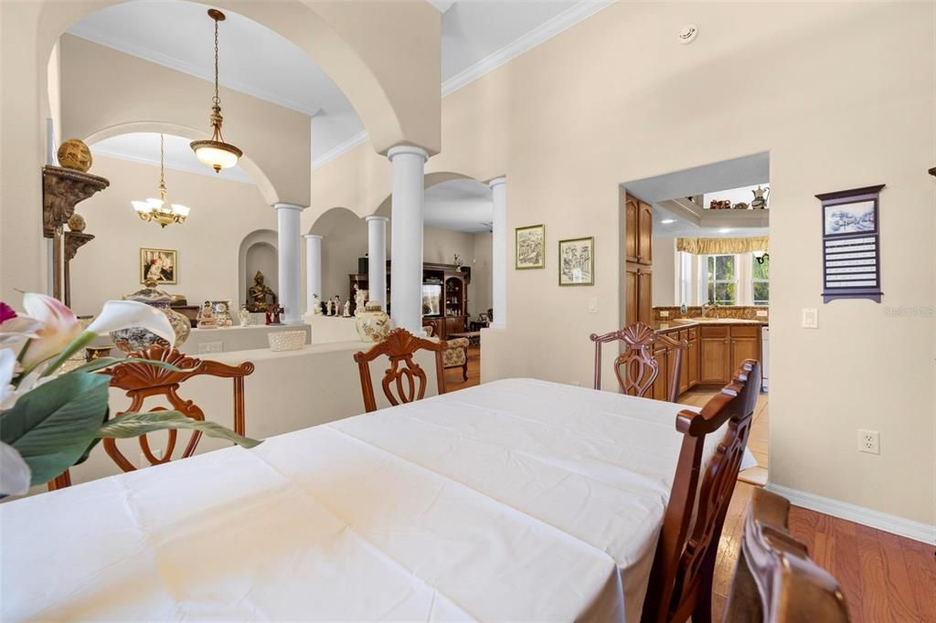 待售: $450,000 (4 贝兹, 2 浴室, 2412 平方英尺)