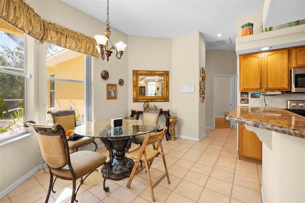 待售: $450,000 (4 贝兹, 2 浴室, 2412 平方英尺)