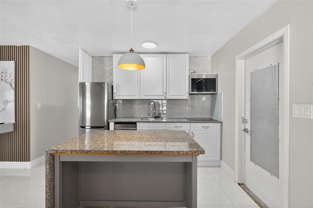 Active With Contract: $310,000 (3 beds, 2 baths, 1088 Square Feet)