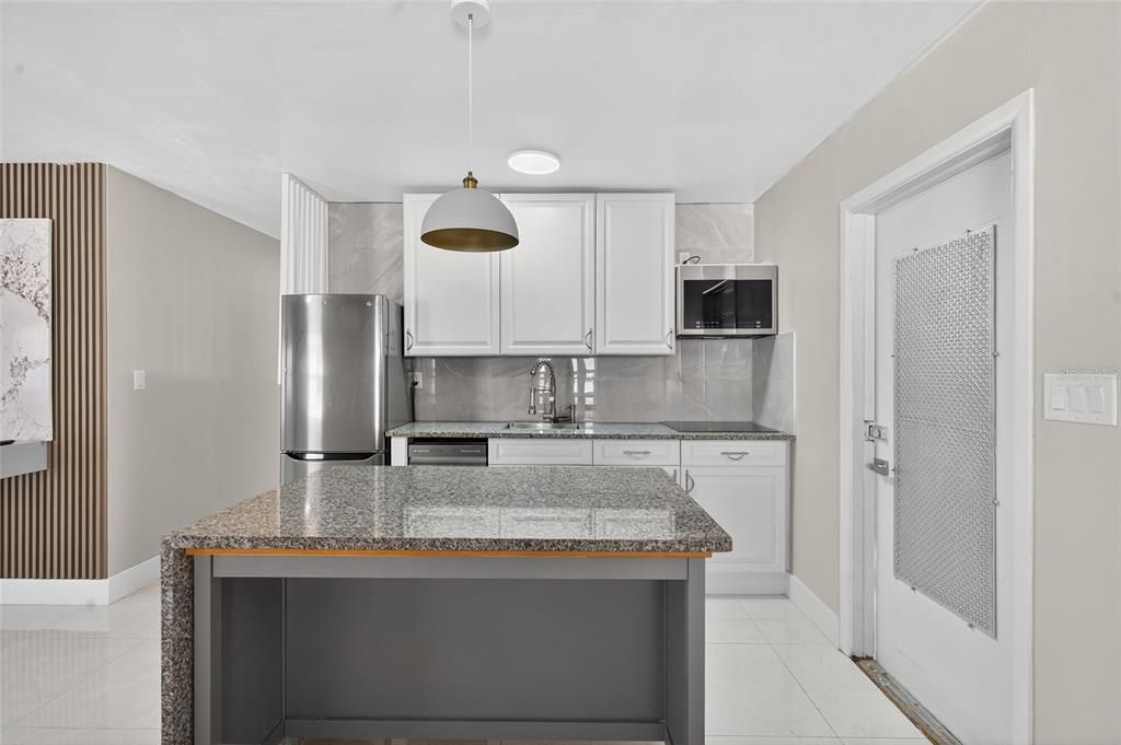 Active With Contract: $310,000 (3 beds, 2 baths, 1088 Square Feet)