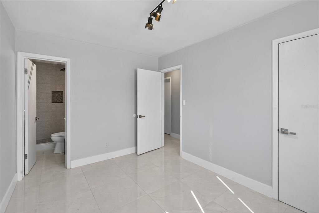 Active With Contract: $310,000 (3 beds, 2 baths, 1088 Square Feet)