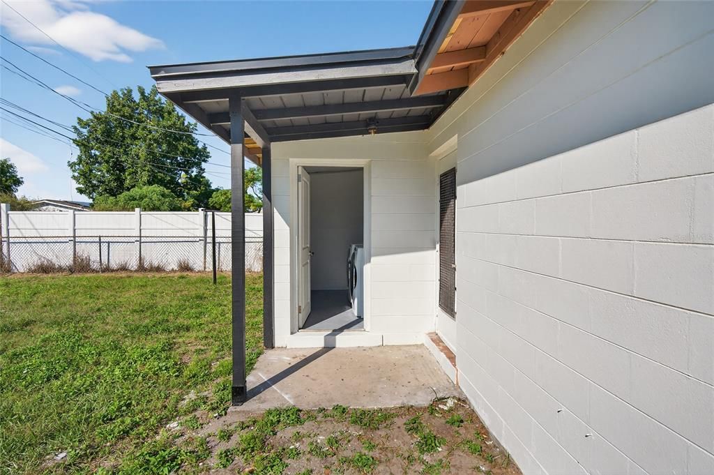 Active With Contract: $310,000 (3 beds, 2 baths, 1088 Square Feet)