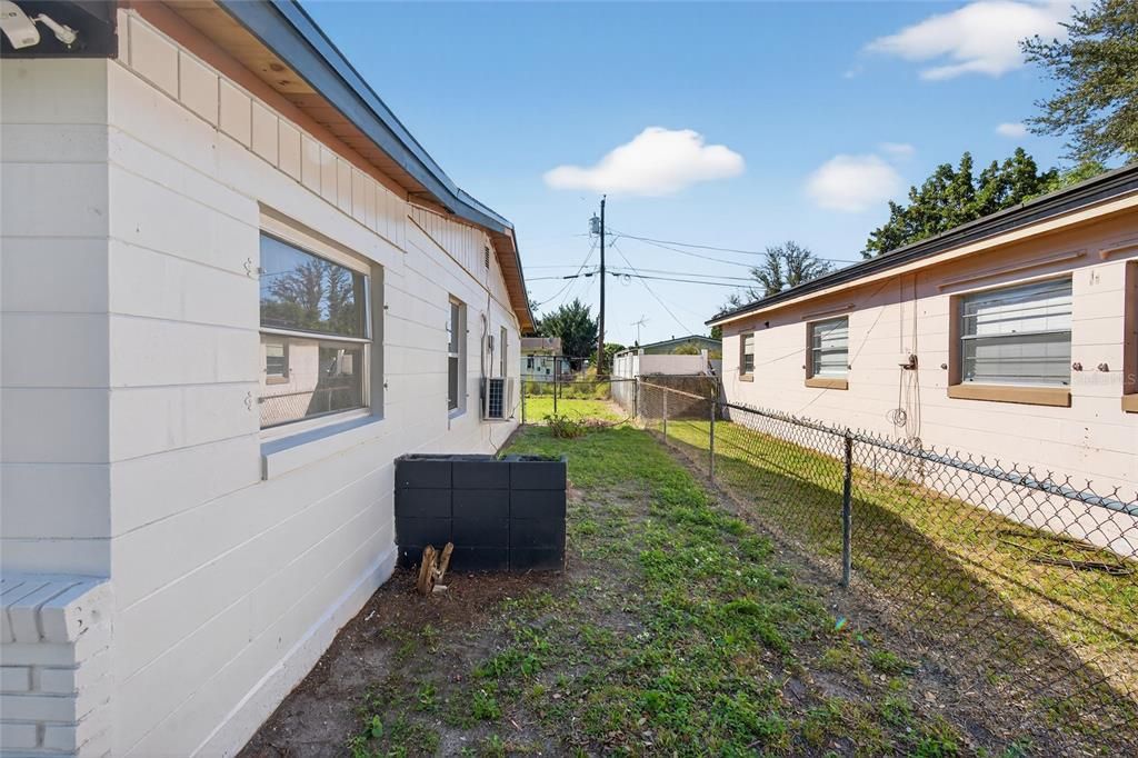 Active With Contract: $310,000 (3 beds, 2 baths, 1088 Square Feet)