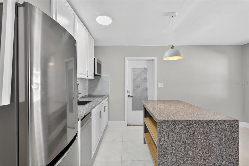 Active With Contract: $310,000 (3 beds, 2 baths, 1088 Square Feet)