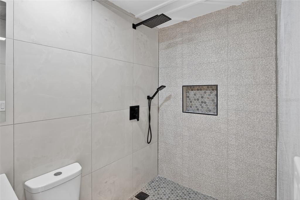 Active With Contract: $310,000 (3 beds, 2 baths, 1088 Square Feet)