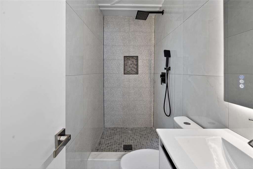 Active With Contract: $310,000 (3 beds, 2 baths, 1088 Square Feet)