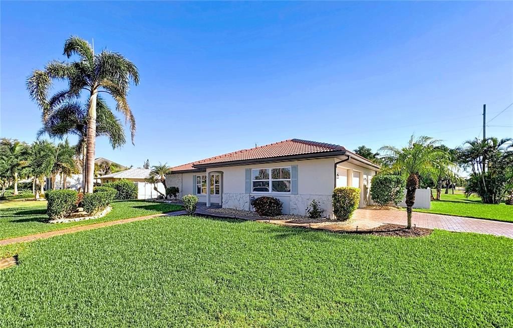 待售: $1,200,000 (3 贝兹, 3 浴室, 2039 平方英尺)