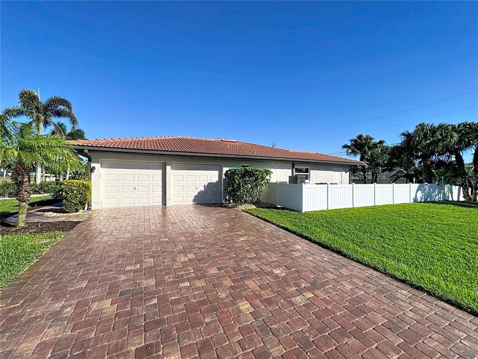 待售: $1,200,000 (3 贝兹, 3 浴室, 2039 平方英尺)