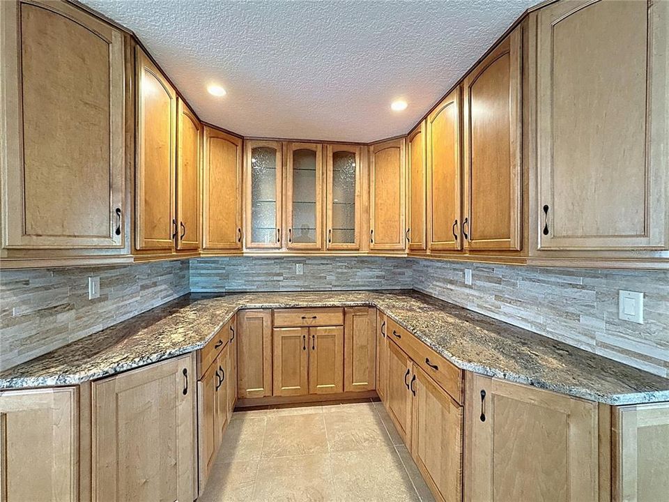 待售: $1,200,000 (3 贝兹, 3 浴室, 2039 平方英尺)