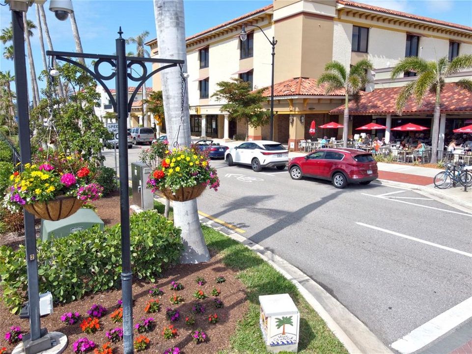 For Sale: $1,100,000 (3 beds, 3 baths, 2039 Square Feet)