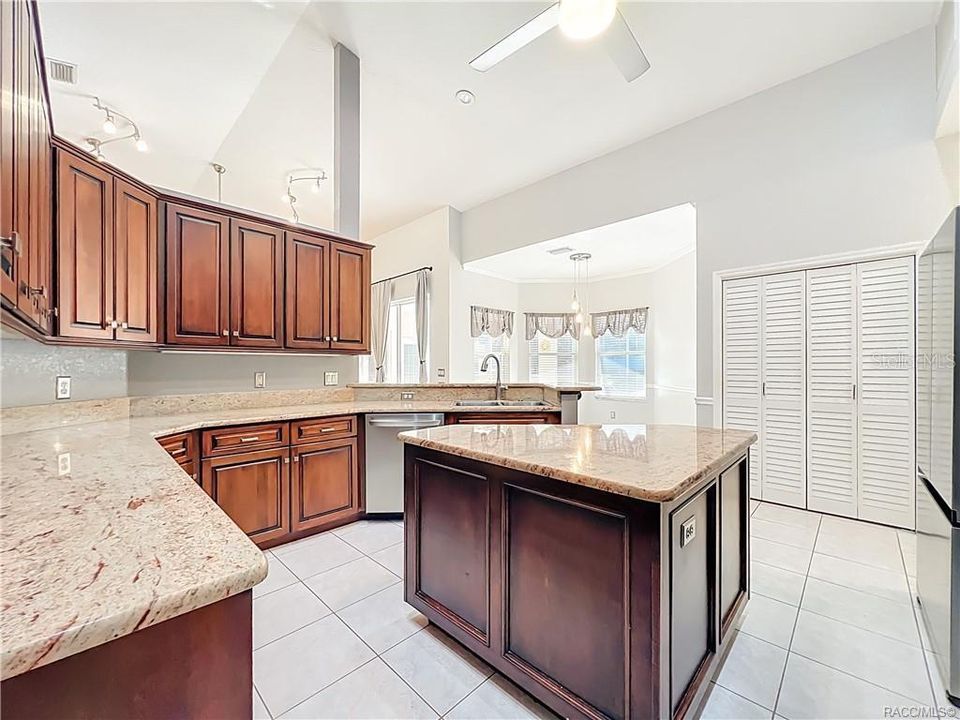 待售: $515,000 (3 贝兹, 2 浴室, 2514 平方英尺)