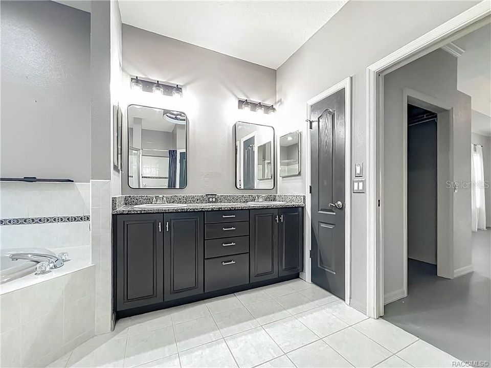 待售: $515,000 (3 贝兹, 2 浴室, 2514 平方英尺)