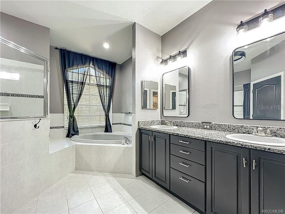 待售: $515,000 (3 贝兹, 2 浴室, 2514 平方英尺)