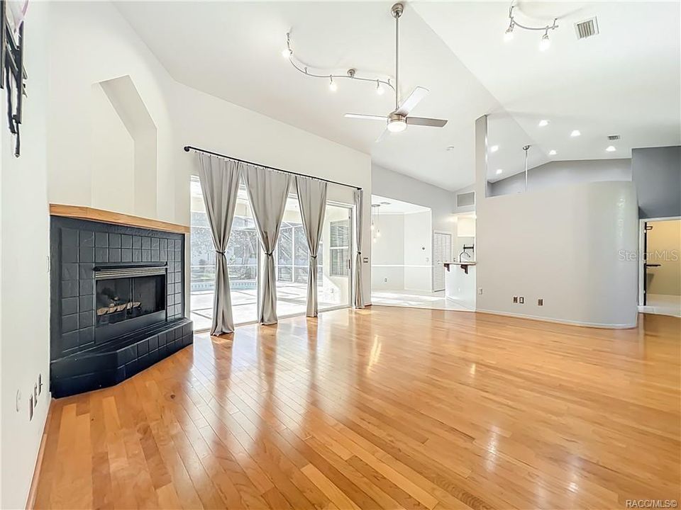 待售: $515,000 (3 贝兹, 2 浴室, 2514 平方英尺)