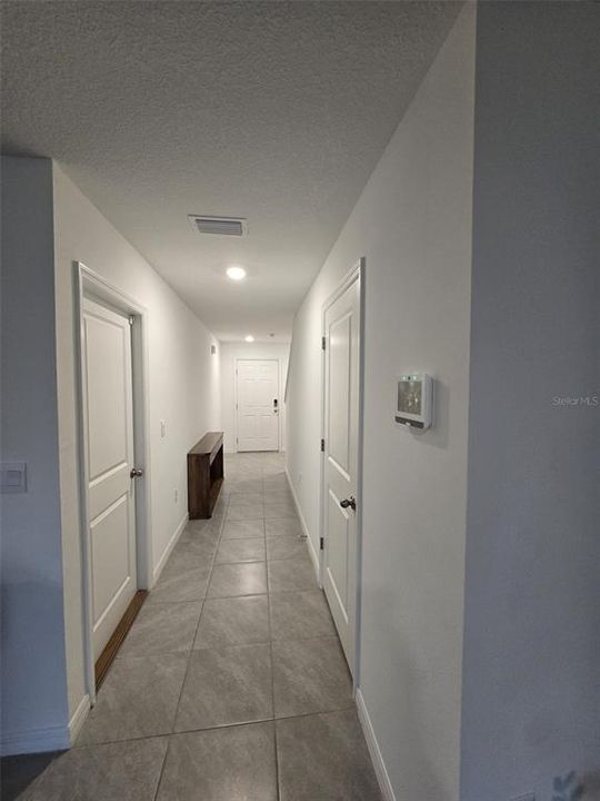 合同活跃: $2,350 (3 贝兹, 2 浴室, 1960 平方英尺)