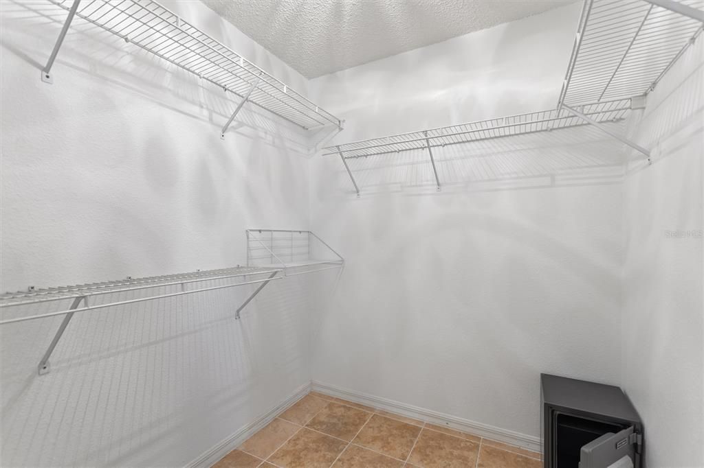 合同活跃: $349,900 (3 贝兹, 2 浴室, 1730 平方英尺)