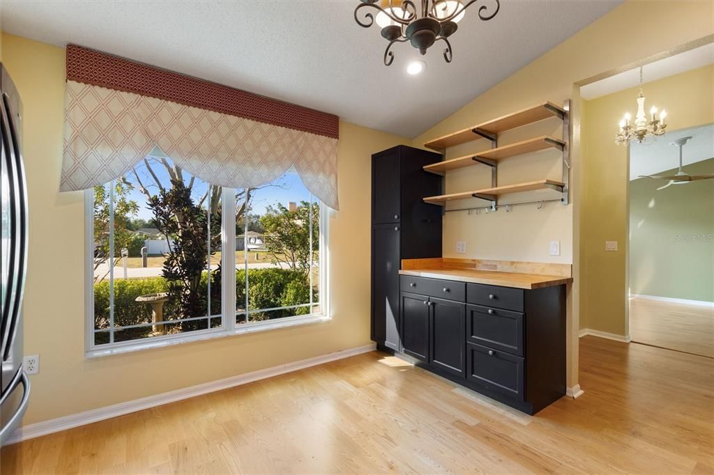 合同活跃: $349,900 (3 贝兹, 2 浴室, 1730 平方英尺)