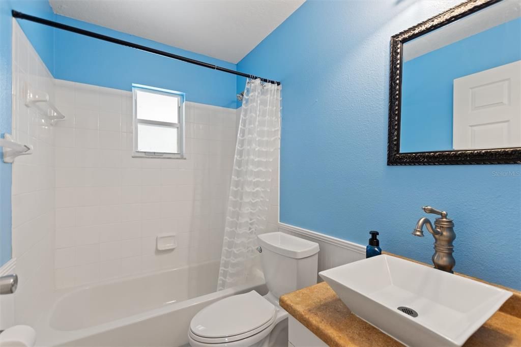 合同活跃: $349,900 (3 贝兹, 2 浴室, 1730 平方英尺)