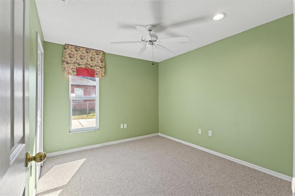 合同活跃: $349,900 (3 贝兹, 2 浴室, 1730 平方英尺)