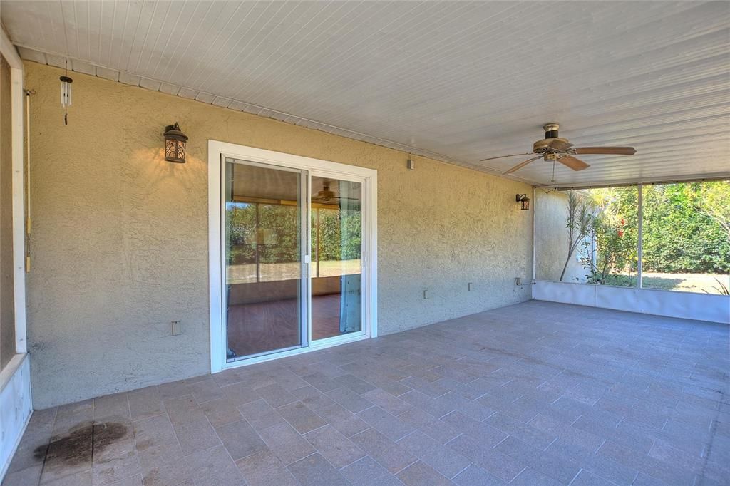 合同活跃: $349,900 (3 贝兹, 2 浴室, 1730 平方英尺)