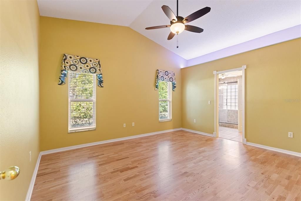 合同活跃: $349,900 (3 贝兹, 2 浴室, 1730 平方英尺)