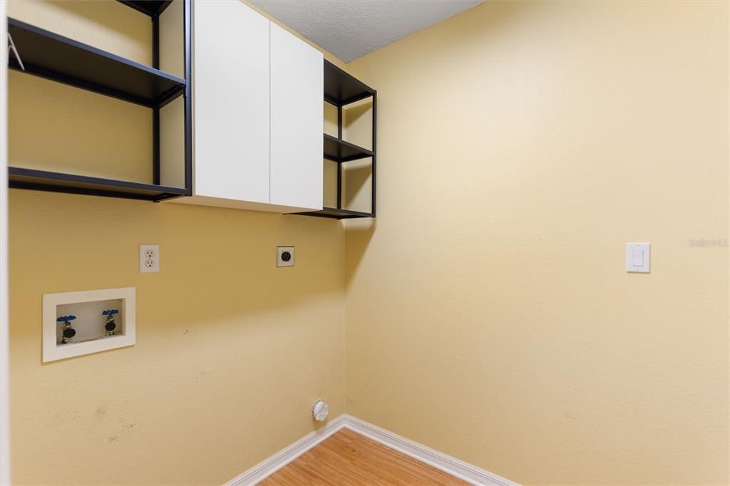 合同活跃: $349,900 (3 贝兹, 2 浴室, 1730 平方英尺)