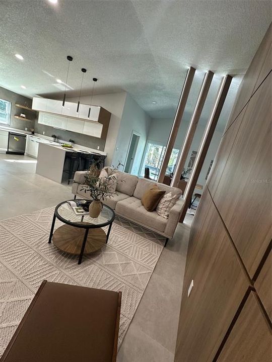 待售: $485,000 (4 贝兹, 2 浴室, 1636 平方英尺)