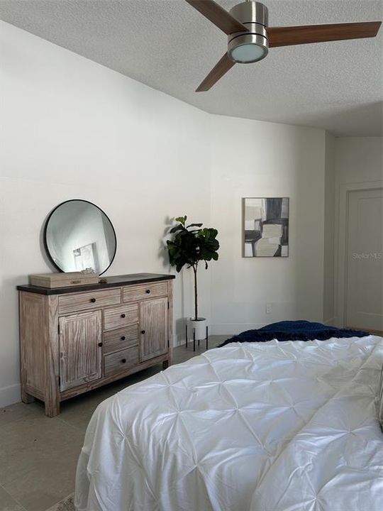 待售: $485,000 (4 贝兹, 2 浴室, 1636 平方英尺)