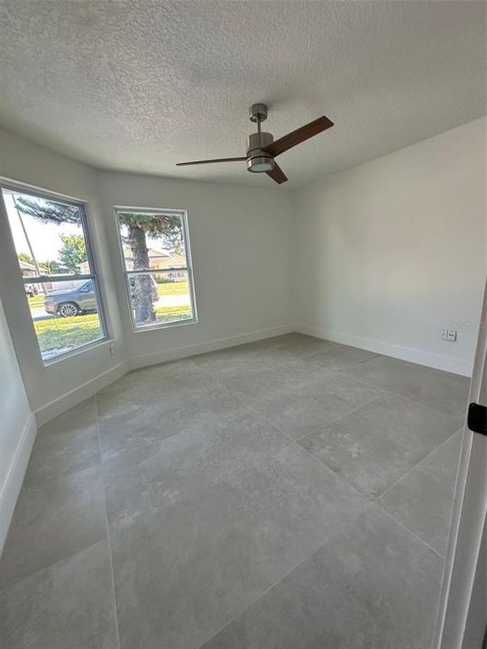 待售: $485,000 (4 贝兹, 2 浴室, 1636 平方英尺)