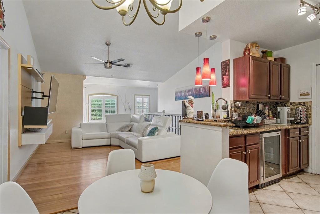 For Sale: $182,500 (2 beds, 2 baths, 1222 Square Feet)