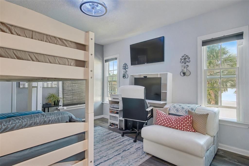 For Sale: $182,500 (2 beds, 2 baths, 1222 Square Feet)