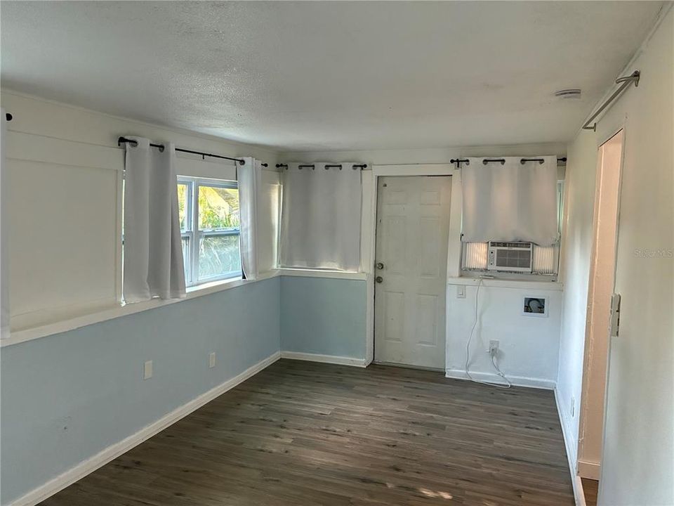 出租: $1,250 (1 贝兹, 1 浴室, 600 平方英尺)