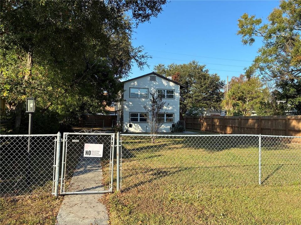 出租: $1,250 (1 贝兹, 1 浴室, 600 平方英尺)