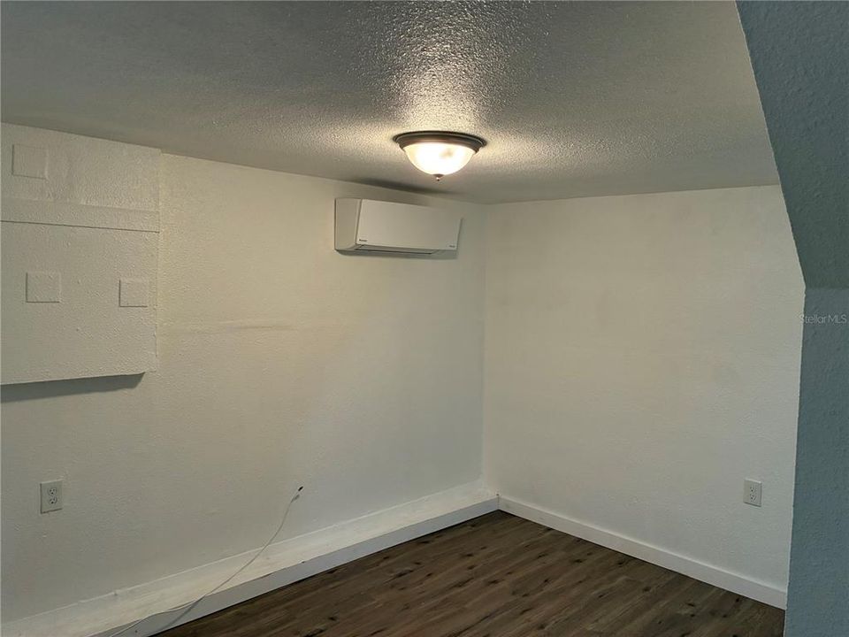 出租: $1,250 (1 贝兹, 1 浴室, 600 平方英尺)