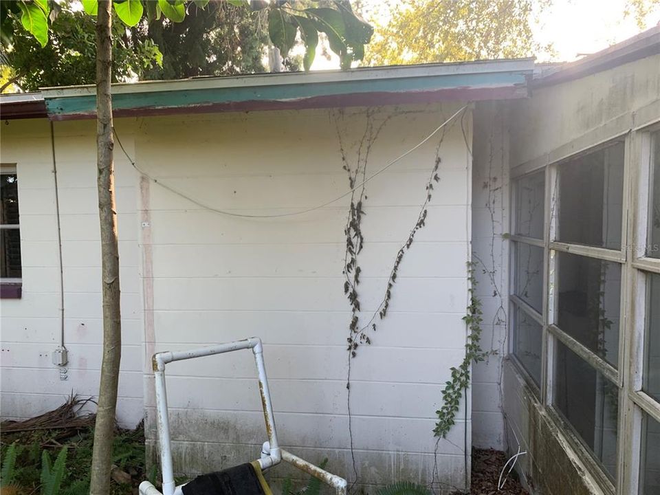 Activo con contrato: $104,900 (2 camas, 1 baños, 961 Pies cuadrados)