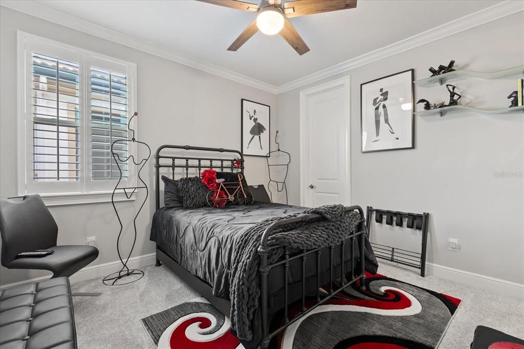 For Sale: $1,299,000 (5 beds, 5 baths, 3976 Square Feet)