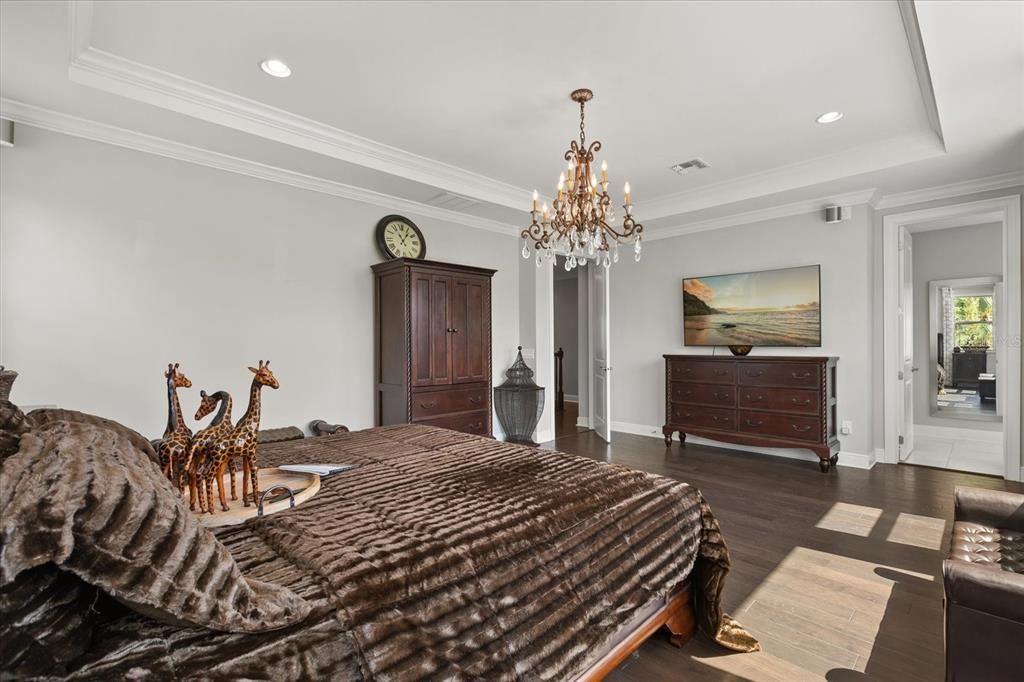 For Sale: $1,299,000 (5 beds, 5 baths, 3976 Square Feet)