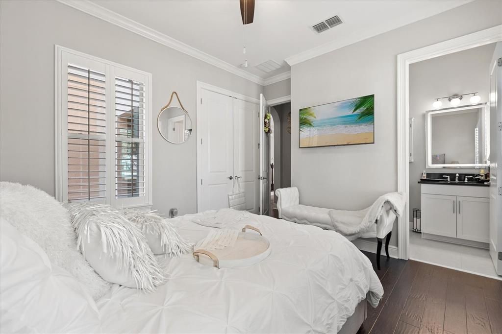 For Sale: $1,299,000 (5 beds, 5 baths, 3976 Square Feet)