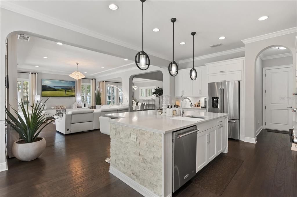 For Sale: $1,299,000 (5 beds, 5 baths, 3976 Square Feet)